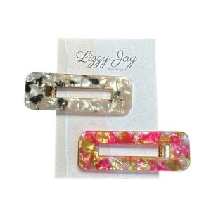 050. Flat Lay Hair Clips